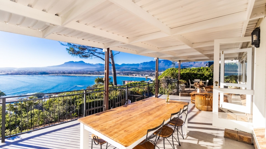 4 Bedroom Property for Sale in Mountainside Western Cape